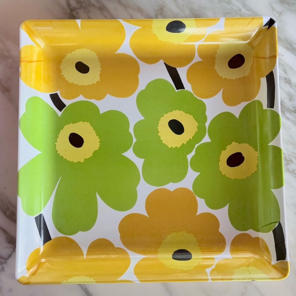 Marimekko vintage square melamine tray with Unikko floral pattern. Made in Italy